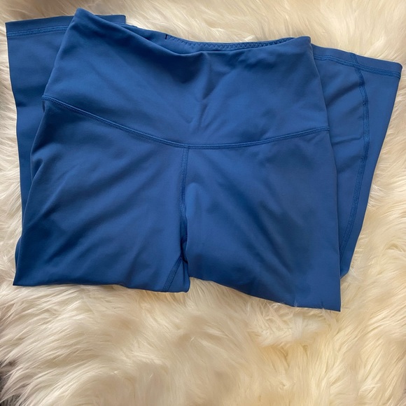 Victoria’s Secret Sport Knockout Crop Island Blue - Picture 4 of 5